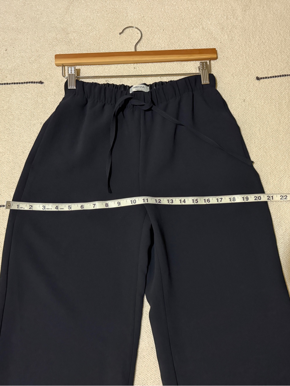 Aritzia The Lodge Pant Crepette (short inseam) - Picture 4 of 11